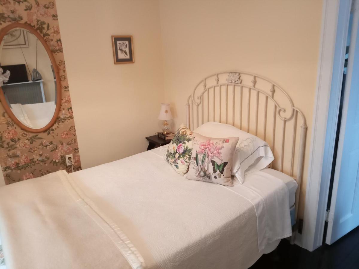 The Guest House At The Regina House Tea Room Moosic Екстер'єр фото