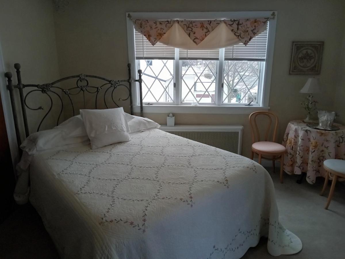 The Guest House At The Regina House Tea Room Moosic Екстер'єр фото