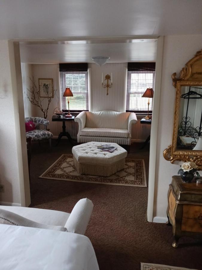 The Guest House At The Regina House Tea Room Moosic Екстер'єр фото