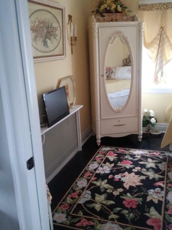 The Guest House At The Regina House Tea Room Moosic Номер фото
