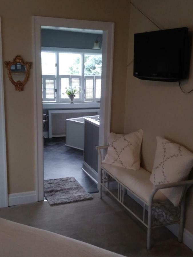 The Guest House At The Regina House Tea Room Moosic Екстер'єр фото